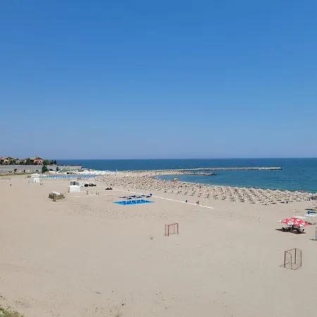 Faleza Nord De Lux Nou Pe Malul Marii * Konstanca