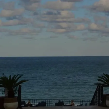 Faleza Nord De Lux Nou Pe Malul Marii