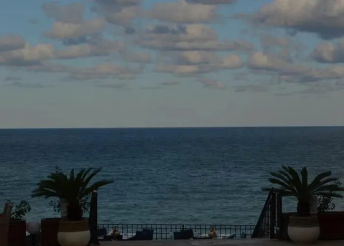 Faleza Nord De Lux Nou Pe Malul Marii