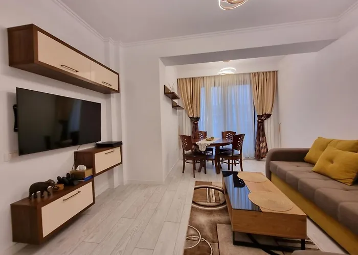 Faleza Nord De Lux Nou Pe Malul Marii Constanţa