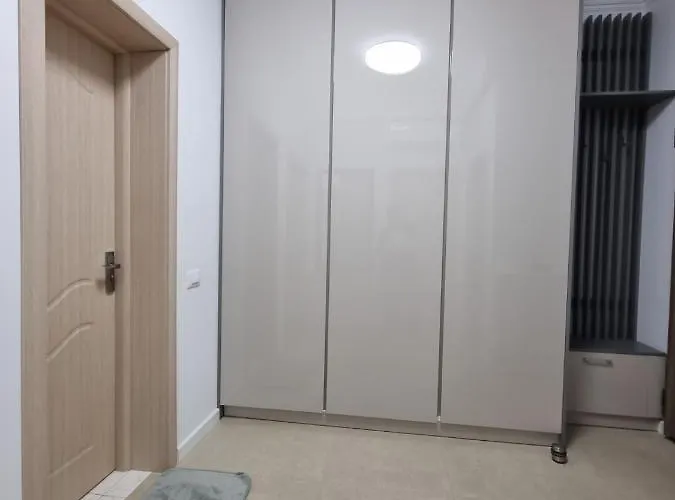 Faleza Nord De Lux Nou Pe Malul Marii Constanţa